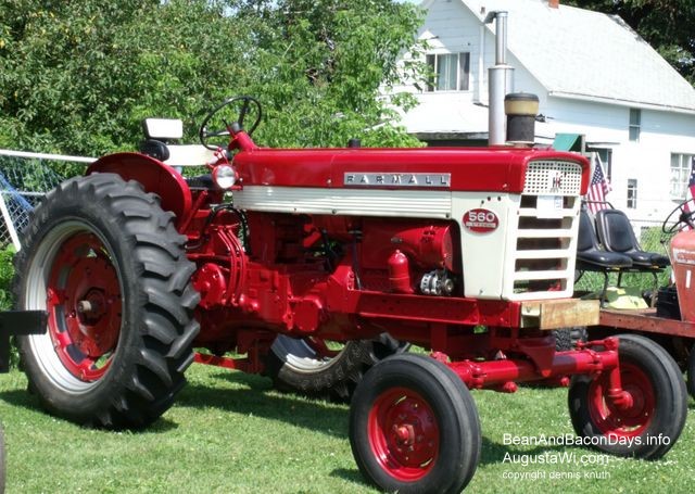 Farmall 560 Antique Tractor